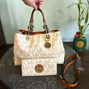 Michael Kors Cynthia MK Signature  Shoulder Bag and matching wallet